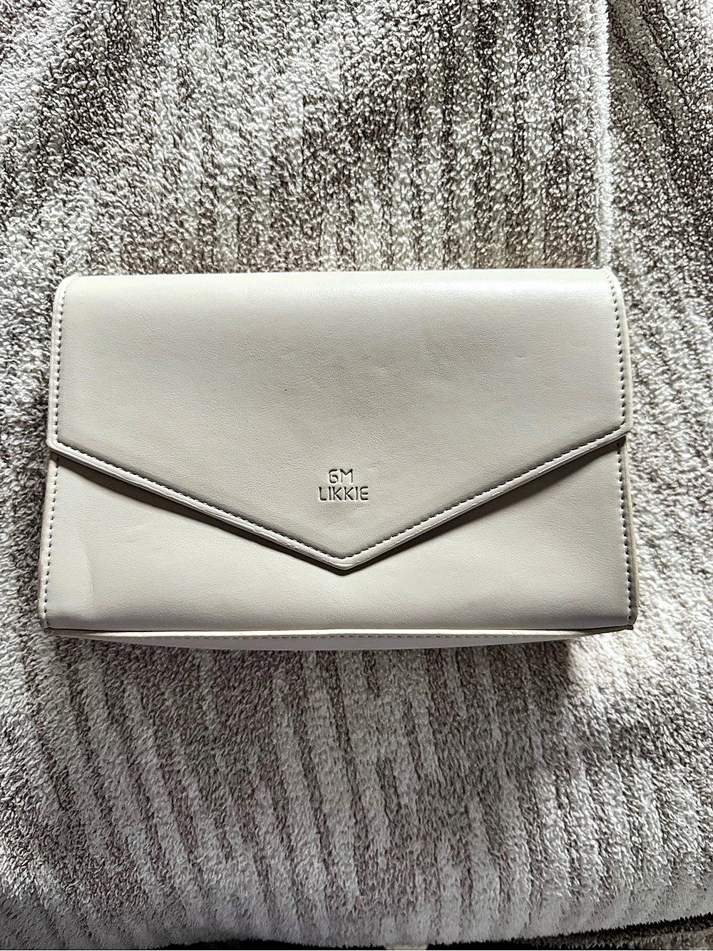 UKKIE Envelope Clutch Wristlet in White Like New